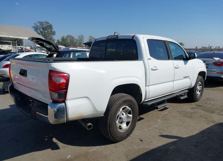 Photo 4 of 2018 Toyota Tacoma SR5 (VIN 5TFAX5GN4JX130404)