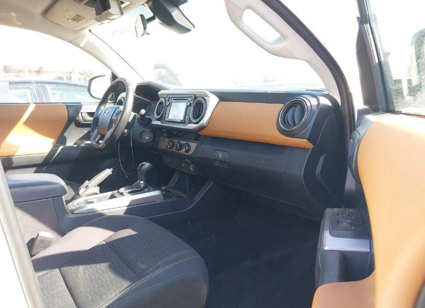 Photo 5 of 2018 Toyota Tacoma SR5 (VIN 5TFAX5GN4JX130404)