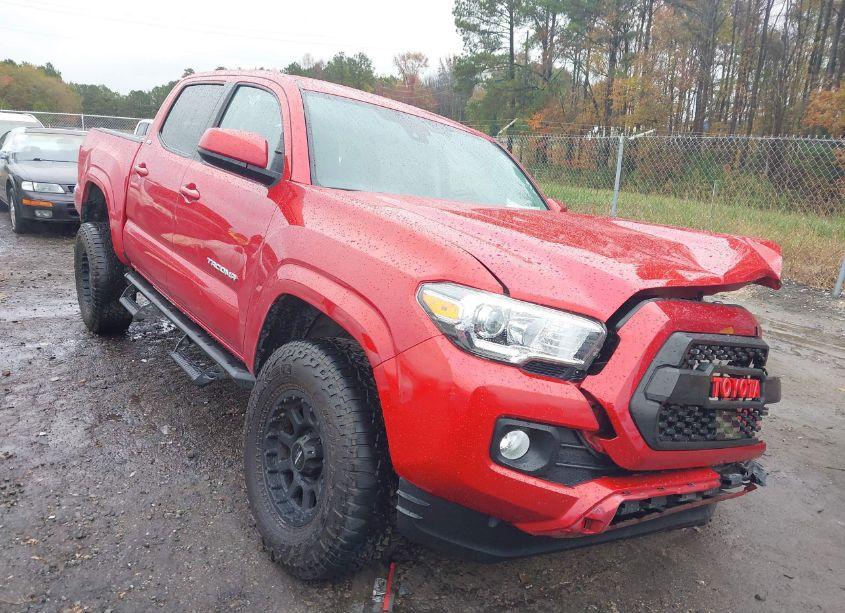 2018 Toyota Tacoma SR5 (VIN 5TFAX5GN4JX130855) main photo