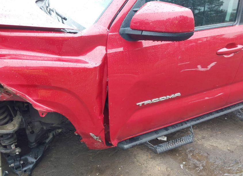 Photo 17 of 2018 Toyota Tacoma SR5 (VIN 5TFAX5GN4JX130855)