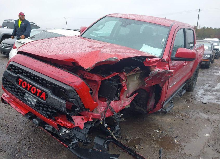 Photo 2 of 2018 Toyota Tacoma SR5 (VIN 5TFAX5GN4JX130855)