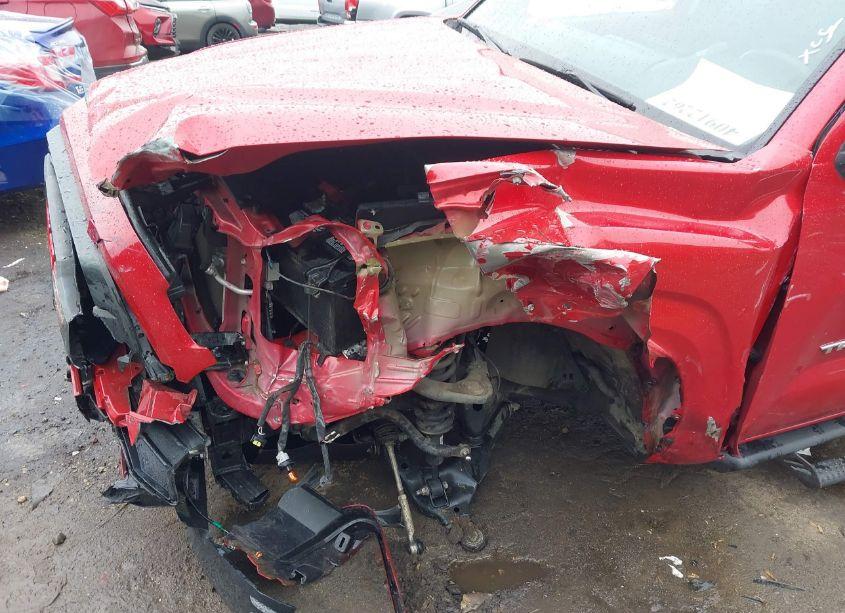 Photo 6 of 2018 Toyota Tacoma SR5 (VIN 5TFAX5GN4JX130855)