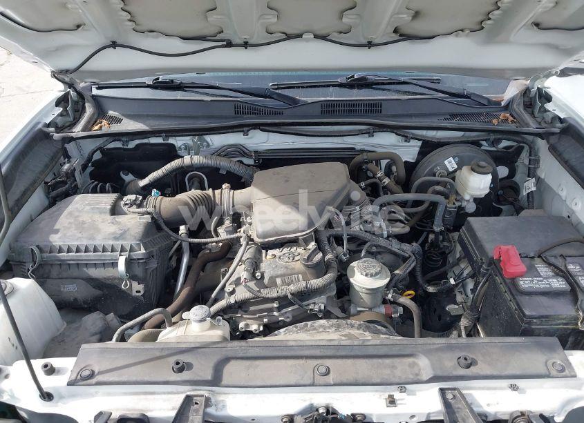 Photo 10 of 2020 Toyota Tacoma SR (VIN 5TFAX5GN4LX168332)