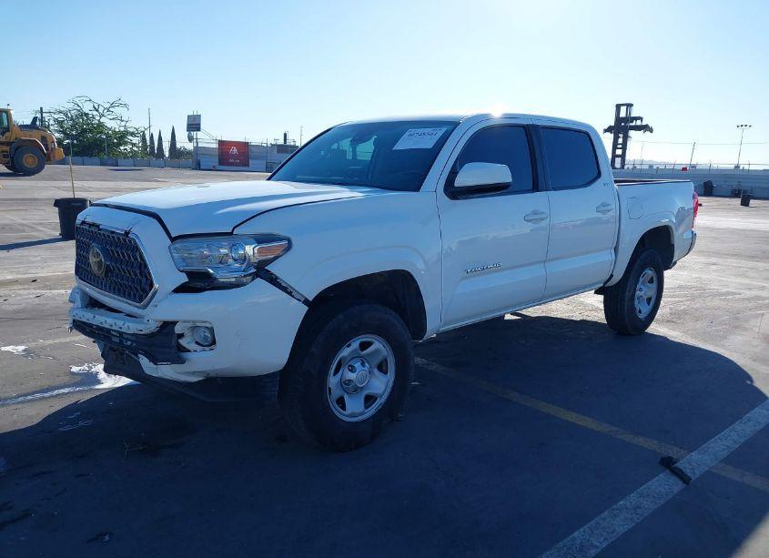 Photo 2 of 2020 Toyota Tacoma SR5 (VIN 5TFAX5GN4LX169402)