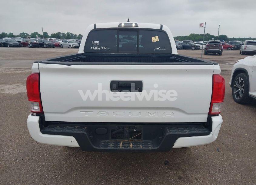Photo 15 of 2016 Toyota Tacoma SR (VIN 5TFAX5GN5GX063837)