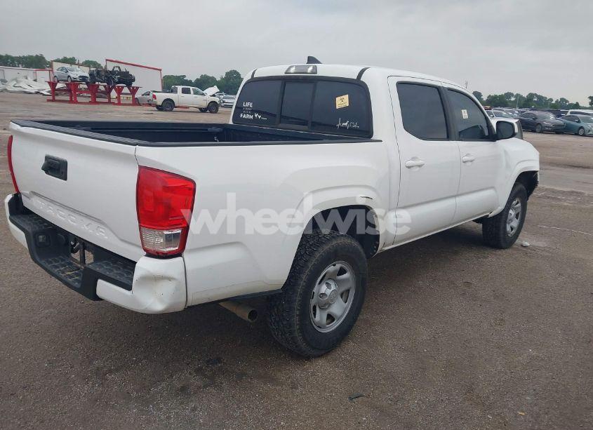 Photo 4 of 2016 Toyota Tacoma SR (VIN 5TFAX5GN5GX063837)