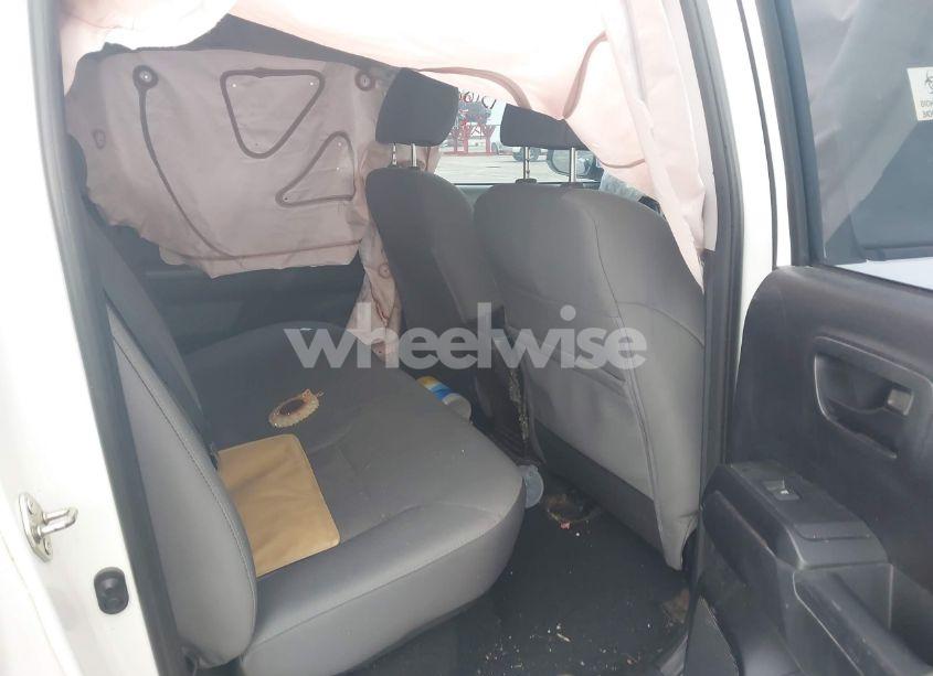 Photo 8 of 2016 Toyota Tacoma SR (VIN 5TFAX5GN5GX063837)