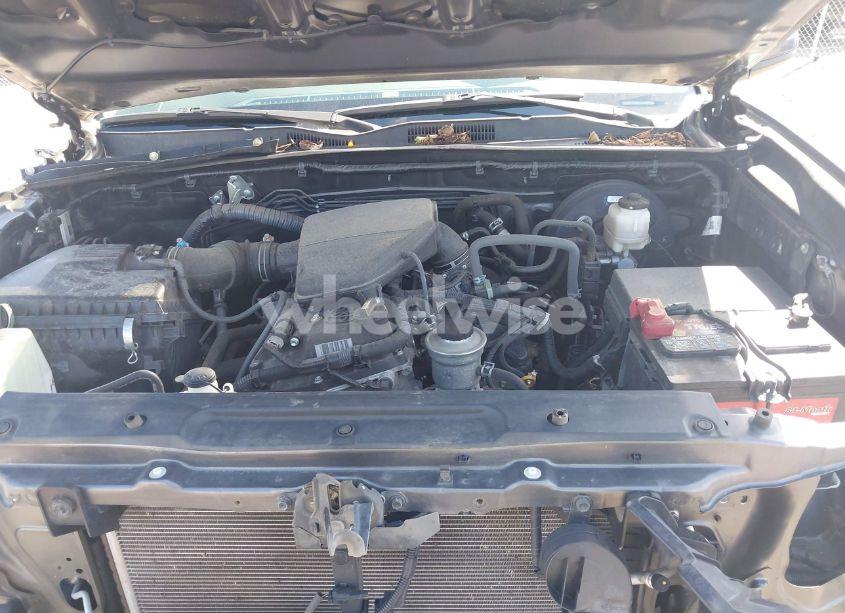 Photo 10 of 2017 Toyota Tacoma SR (VIN 5TFAX5GN5HX091428)
