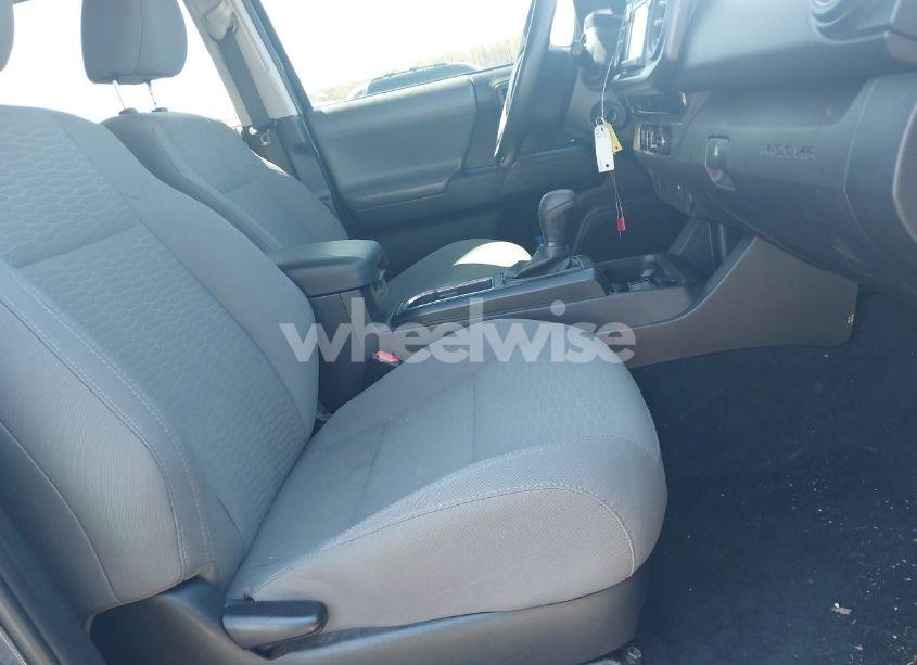 Photo 5 of 2017 Toyota Tacoma SR (VIN 5TFAX5GN5HX091428)