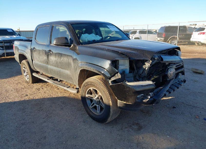 2018 Toyota Tacoma SR (VIN 5TFAX5GN5JX108279) main photo