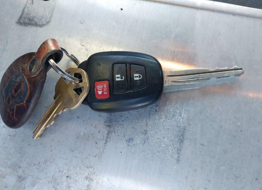 Photo 11 of 2018 Toyota Tacoma SR (VIN 5TFAX5GN5JX108279)