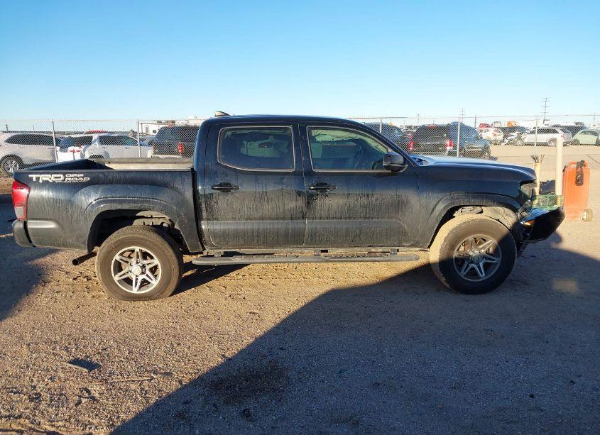 Photo 13 of 2018 Toyota Tacoma SR (VIN 5TFAX5GN5JX108279)