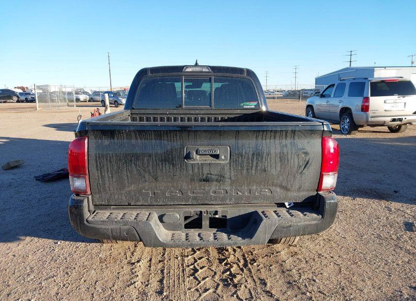 Photo 16 of 2018 Toyota Tacoma SR (VIN 5TFAX5GN5JX108279)