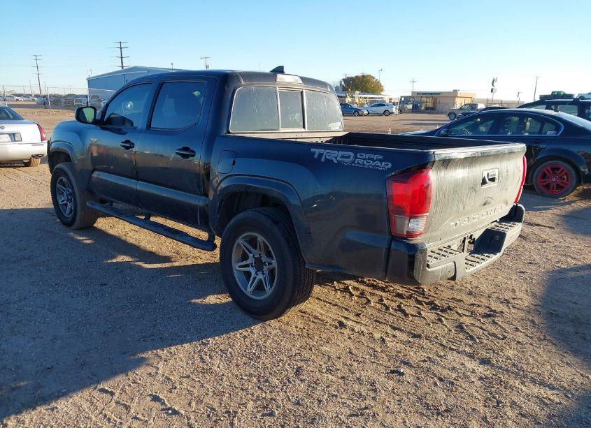 Photo 3 of 2018 Toyota Tacoma SR (VIN 5TFAX5GN5JX108279)