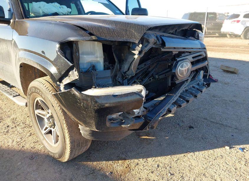 Photo 6 of 2018 Toyota Tacoma SR (VIN 5TFAX5GN5JX108279)