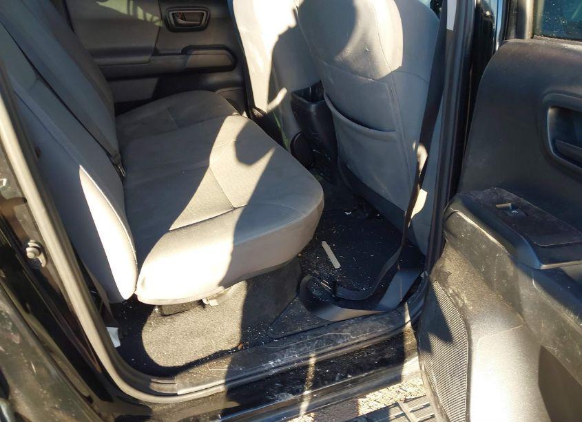 Photo 8 of 2018 Toyota Tacoma SR (VIN 5TFAX5GN5JX108279)