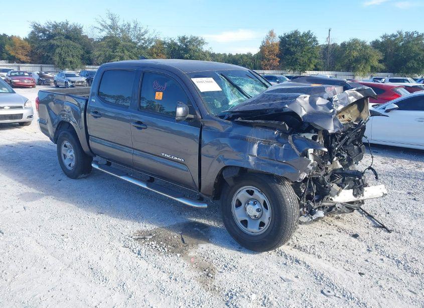 2018 Toyota Tacoma SR5 (VIN 5TFAX5GN5JX110260) main photo