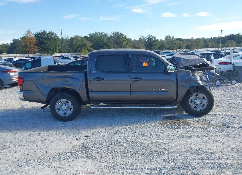 Photo 13 of 2018 Toyota Tacoma SR5 (VIN 5TFAX5GN5JX110260)