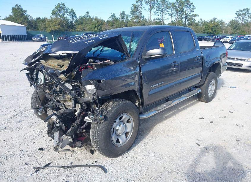 Photo 2 of 2018 Toyota Tacoma SR5 (VIN 5TFAX5GN5JX110260)