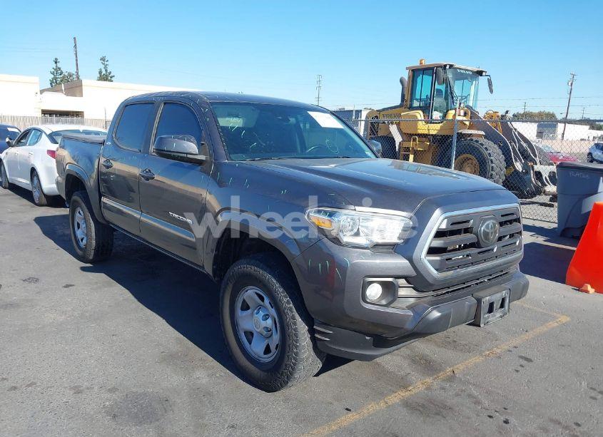 2018 Toyota Tacoma SR5 (VIN 5TFAX5GN5JX121405) main photo