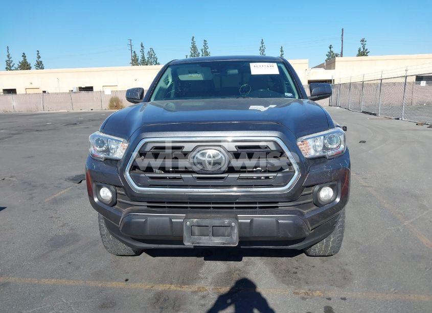 Photo 12 of 2018 Toyota Tacoma SR5 (VIN 5TFAX5GN5JX121405)
