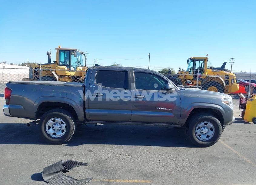 Photo 13 of 2018 Toyota Tacoma SR5 (VIN 5TFAX5GN5JX121405)