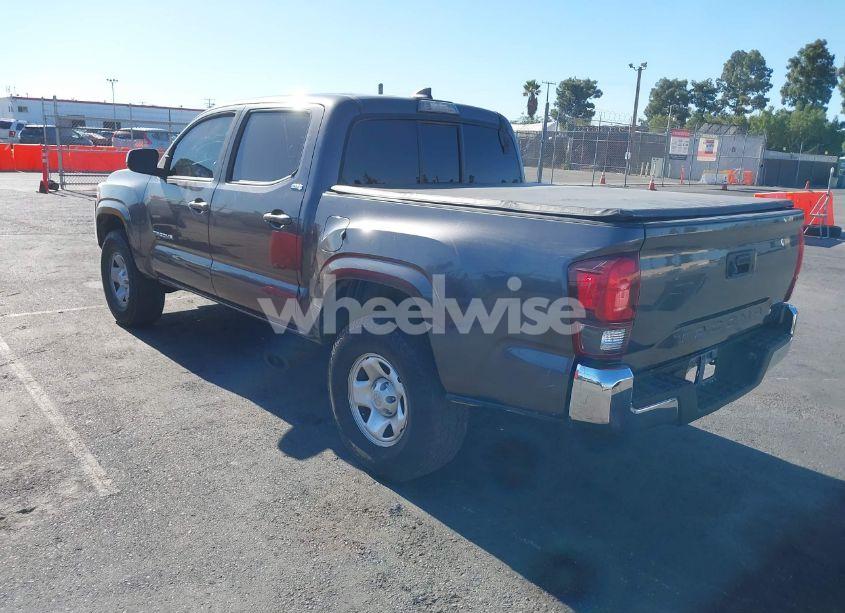 Photo 3 of 2018 Toyota Tacoma SR5 (VIN 5TFAX5GN5JX121405)
