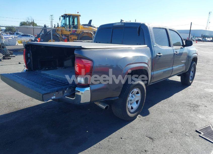 Photo 4 of 2018 Toyota Tacoma SR5 (VIN 5TFAX5GN5JX121405)