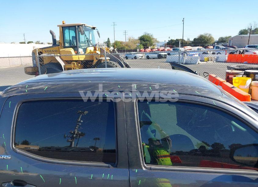 Photo 6 of 2018 Toyota Tacoma SR5 (VIN 5TFAX5GN5JX121405)