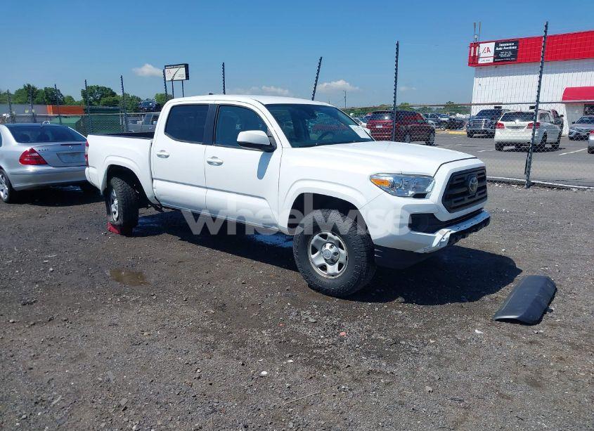 2019 Toyota Tacoma SR (VIN 5TFAX5GN5KX156933) main photo