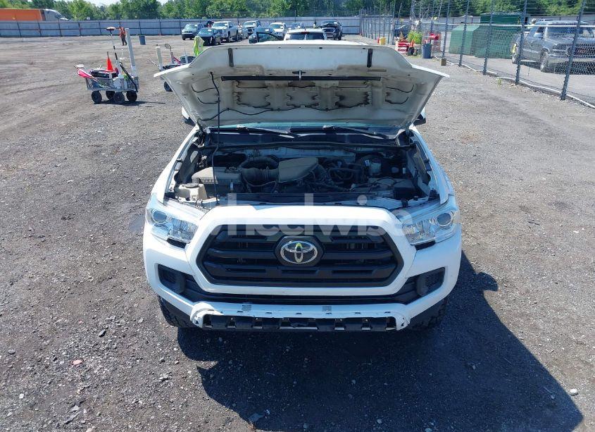Photo 10 of 2019 Toyota Tacoma SR (VIN 5TFAX5GN5KX156933)