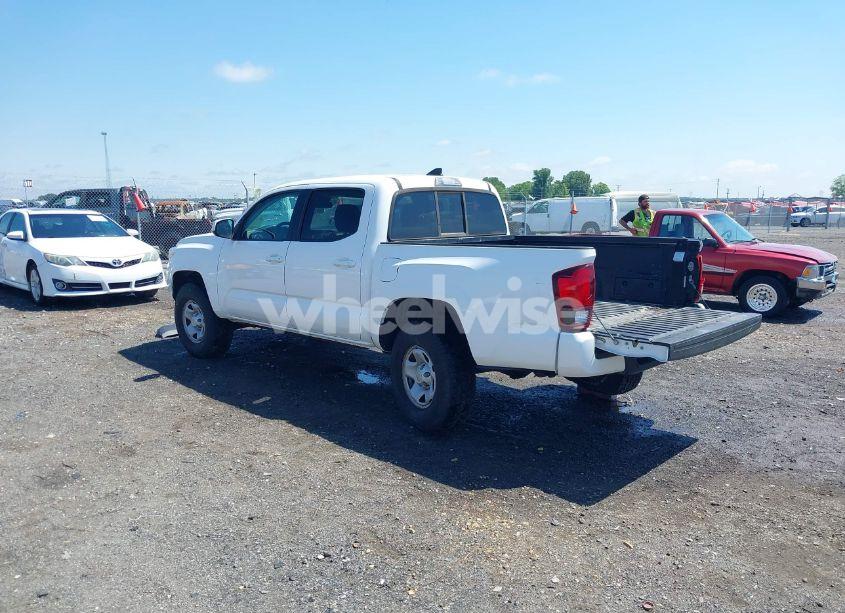 Photo 3 of 2019 Toyota Tacoma SR (VIN 5TFAX5GN5KX156933)