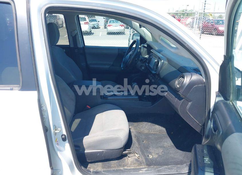 Photo 5 of 2019 Toyota Tacoma SR (VIN 5TFAX5GN5KX156933)