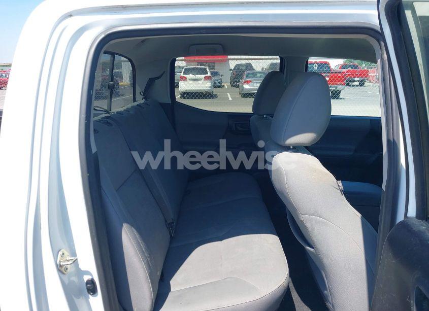 Photo 8 of 2019 Toyota Tacoma SR (VIN 5TFAX5GN5KX156933)