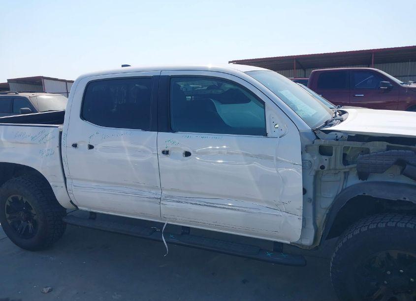 Photo 14 of 2020 Toyota Tacoma SR (VIN 5TFAX5GN5LX188475)