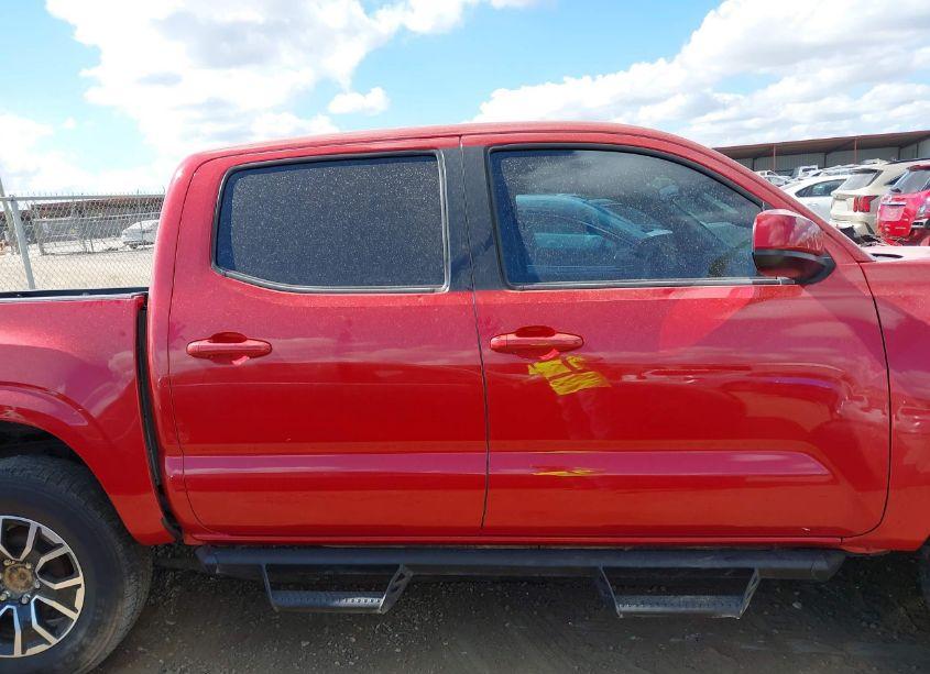 Photo 14 of 2018 Toyota Tacoma SR (VIN 5TFAX5GN6JX114012)