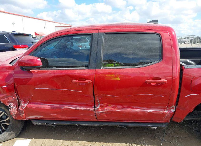 Photo 15 of 2018 Toyota Tacoma SR (VIN 5TFAX5GN6JX114012)