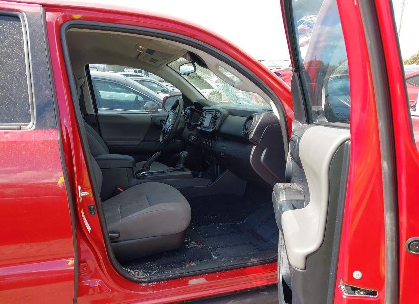 Photo 5 of 2018 Toyota Tacoma SR (VIN 5TFAX5GN6JX114012)