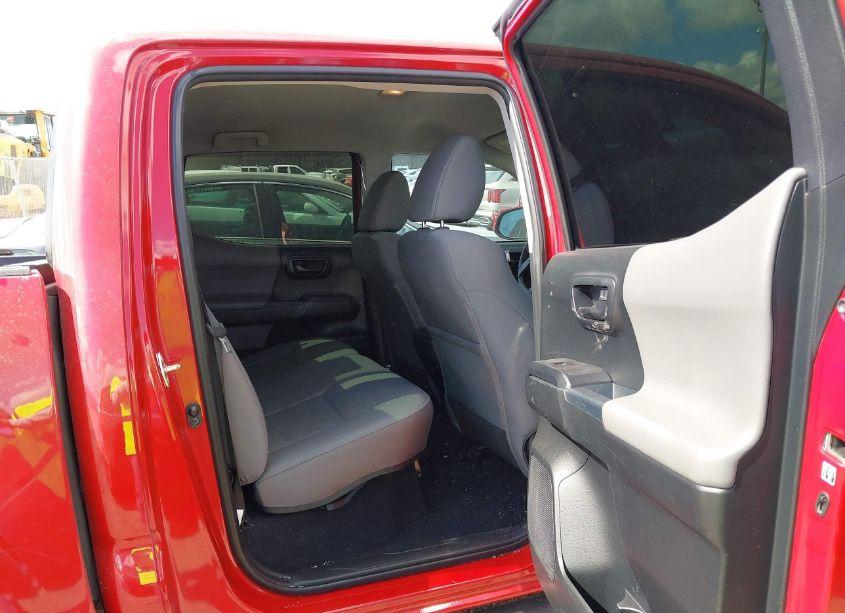 Photo 8 of 2018 Toyota Tacoma SR (VIN 5TFAX5GN6JX114012)