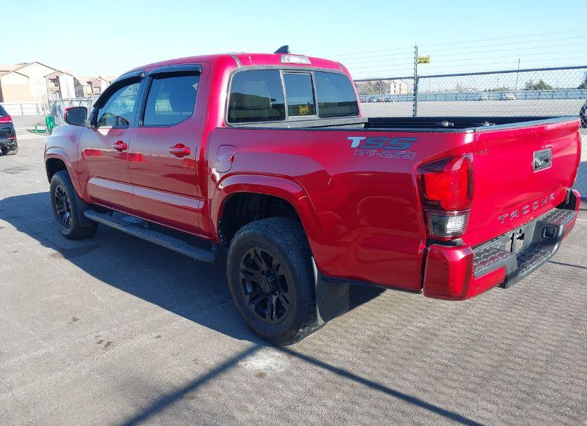 Photo 3 of 2018 Toyota Tacoma SR (VIN 5TFAX5GN6JX128962)