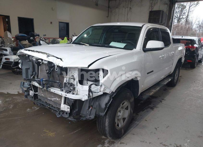 Photo 2 of 2020 Toyota Tacoma SR (VIN 5TFAX5GN6LX169739)