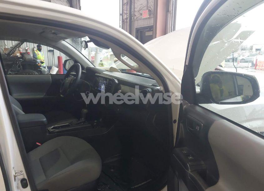 Photo 5 of 2020 Toyota Tacoma SR (VIN 5TFAX5GN6LX169739)