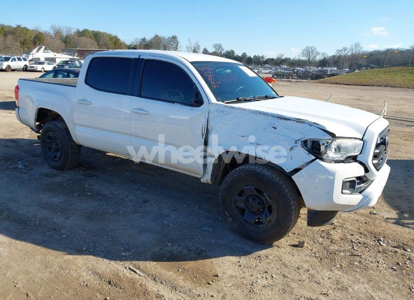 2016 Toyota Tacoma SR (VIN 5TFAX5GN7GX056369) main photo