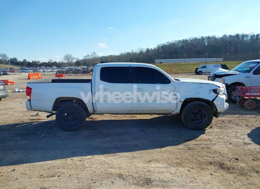 Photo 13 of 2016 Toyota Tacoma SR (VIN 5TFAX5GN7GX056369)