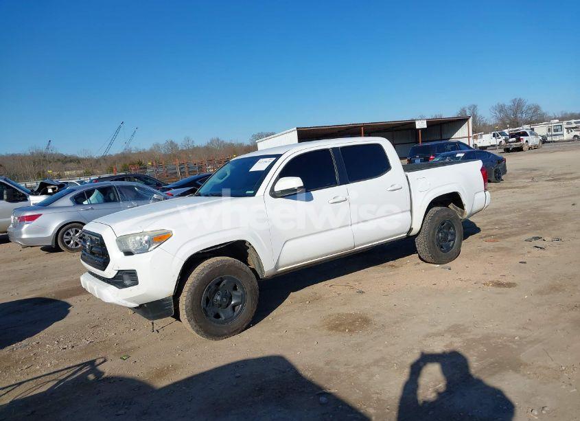 Photo 2 of 2016 Toyota Tacoma SR (VIN 5TFAX5GN7GX056369)