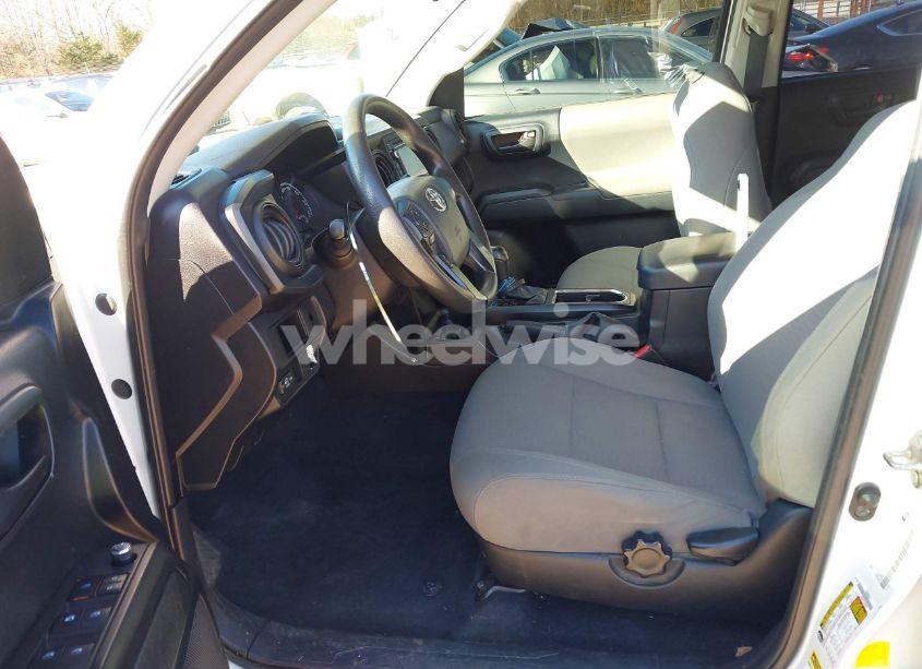 Photo 5 of 2016 Toyota Tacoma SR (VIN 5TFAX5GN7GX056369)
