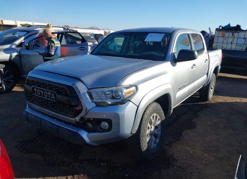 Photo 2 of 2016 Toyota Tacoma SR (VIN 5TFAX5GN7GX068344)