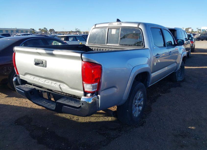 Photo 4 of 2016 Toyota Tacoma SR (VIN 5TFAX5GN7GX068344)