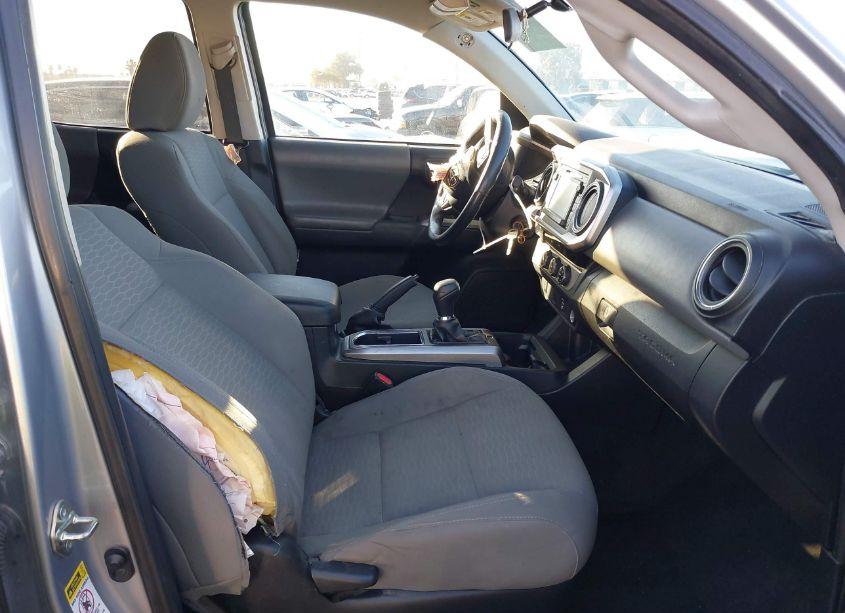 Photo 5 of 2016 Toyota Tacoma SR (VIN 5TFAX5GN7GX068344)