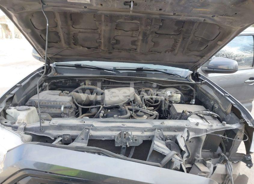 Photo 10 of 2018 Toyota Tacoma SR (VIN 5TFAX5GN7JX110700)